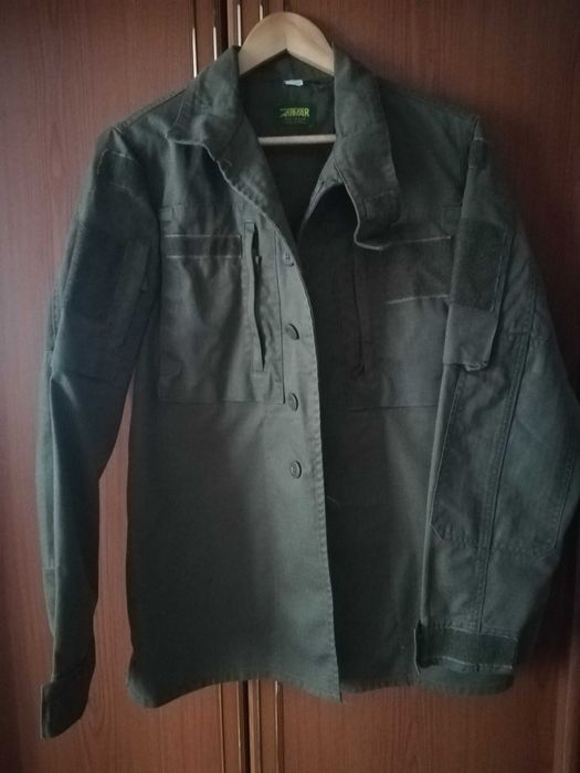 Mundur wojskowy do szkoły o profilu wojskowym.