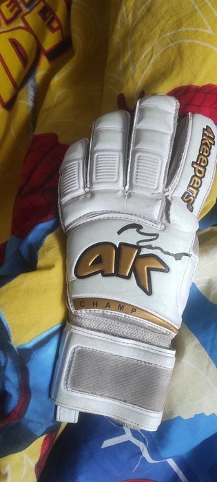 Rękawice piłkarskie z autografem