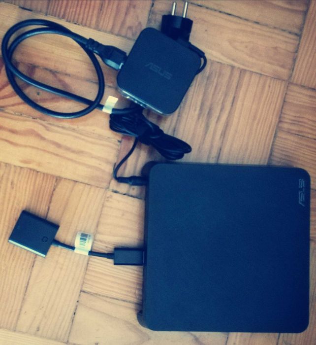 Desktop Asus - Colocação atrás do Monitor