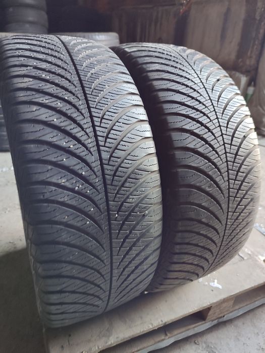 235.55.17 GoodYear 2шт БУ шины склад резина из Европы всесезон 55 R17
