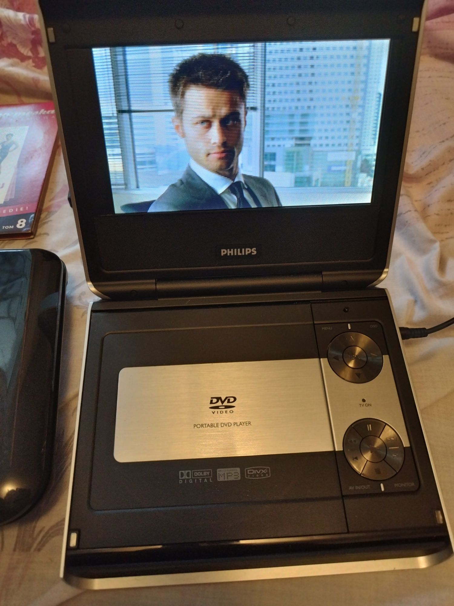 Dwa przenośne DVD z ekranem Philips i Hyundai