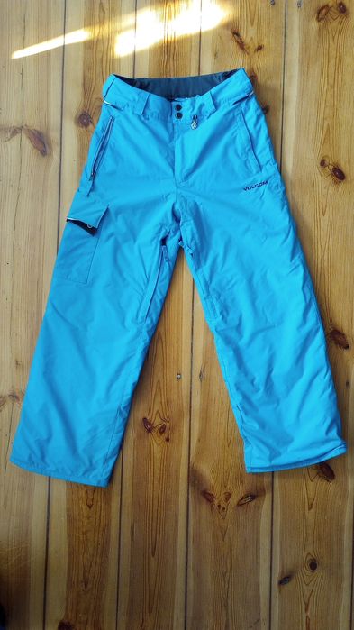 Szalone spodnie snowboardowe Volcom dla odważnych miłośniczek zimy!