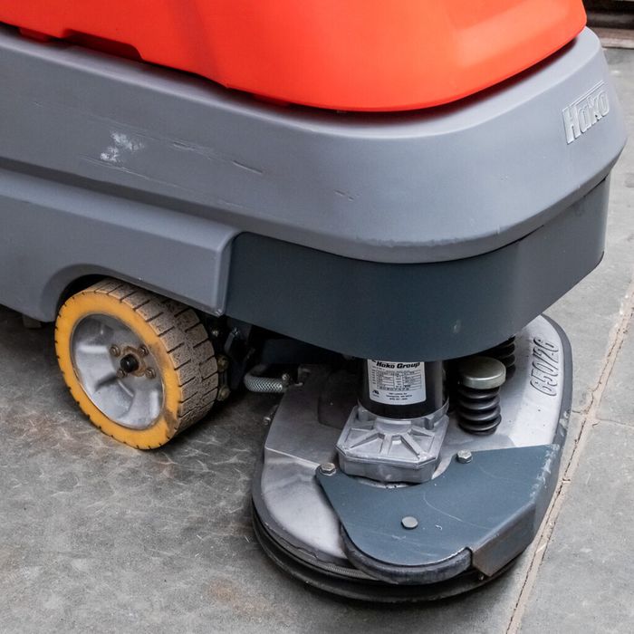 Szorowarka myjka do podłóg maszyna do mycia posadzek HAKO B650/07