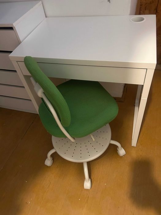 Biurko dla dziecka z krzesłem