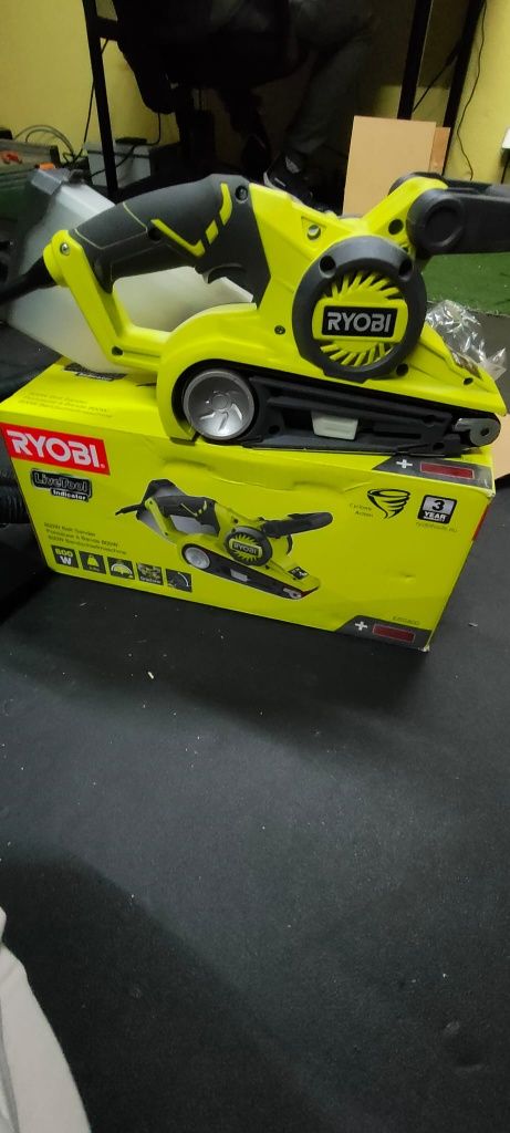 Ryobi Lixa de Rolo