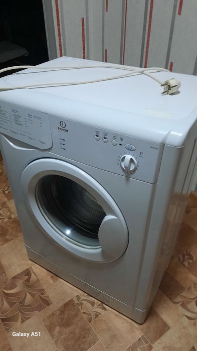 Продам стиральную машину индезит