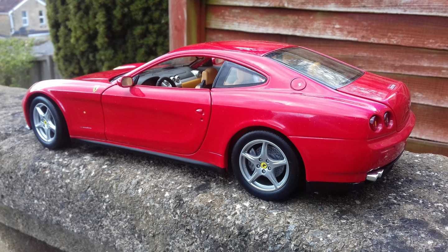 Ferrari 612 Scaglietti v12 1:18 hot wheels model samochodu