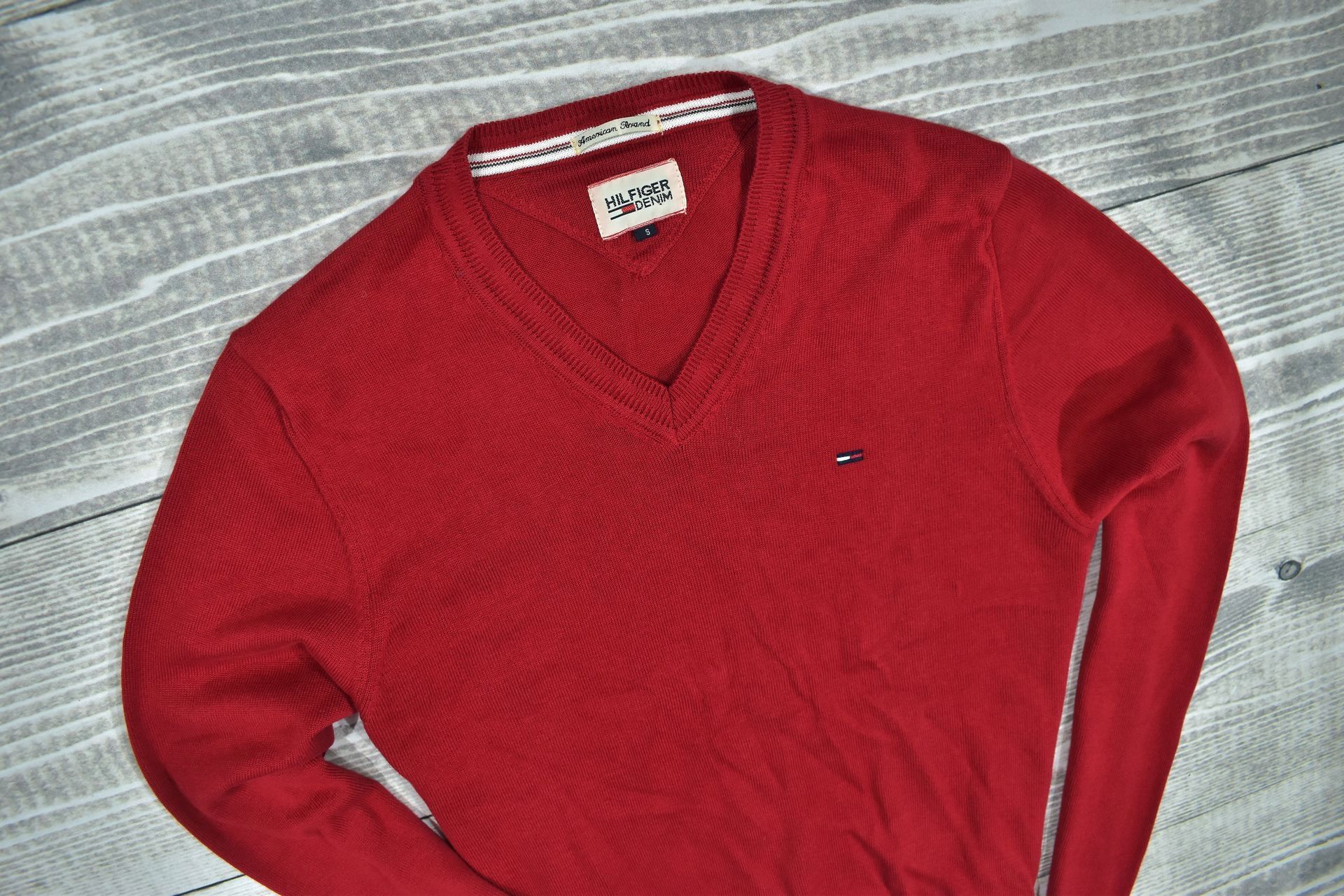 TOMMY HILFIGER Czerwony Sweter Męski Vneck / S