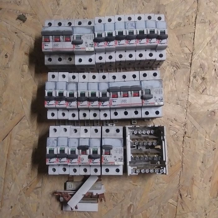 Zestaw bezpieczników Legrand używane