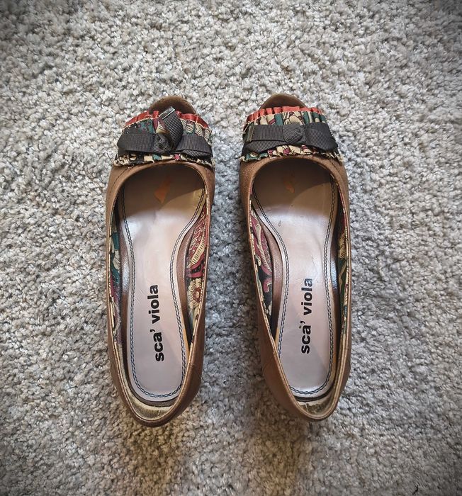 Czółenka na koturnie, niskie, brązowe, wielokolorowe wzory, 36