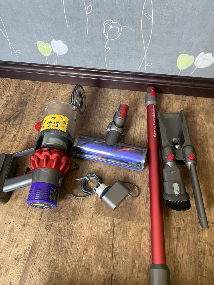 Пылесос аккумуляторный Dyson V10