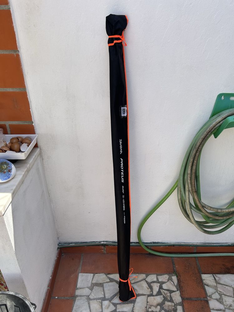 Conjunto Surfcasting + material Daiwa e Vega