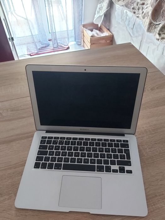 MacBook Air 13” (Early 2014) – i5, 4GB RAM, 128GB SSD – Bom estado