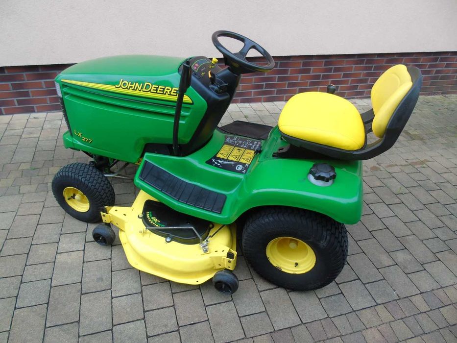 Traktorek kosiarka JOHN DEERE LX 277  17 KM 2 cyl. automat PO SERWISIE