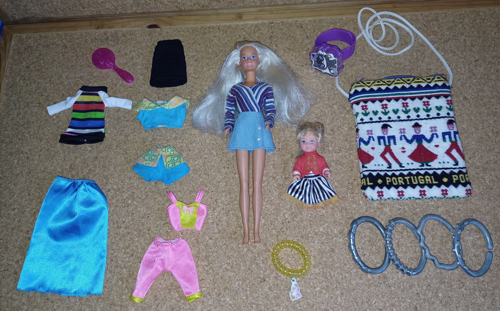 Barbie 2 bonecas + roupas + acessórios, brinquedos de menina.