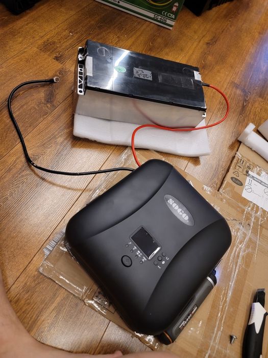 Комплект зарядная станция  бесперебойного питания 2800 ватт час + 1600