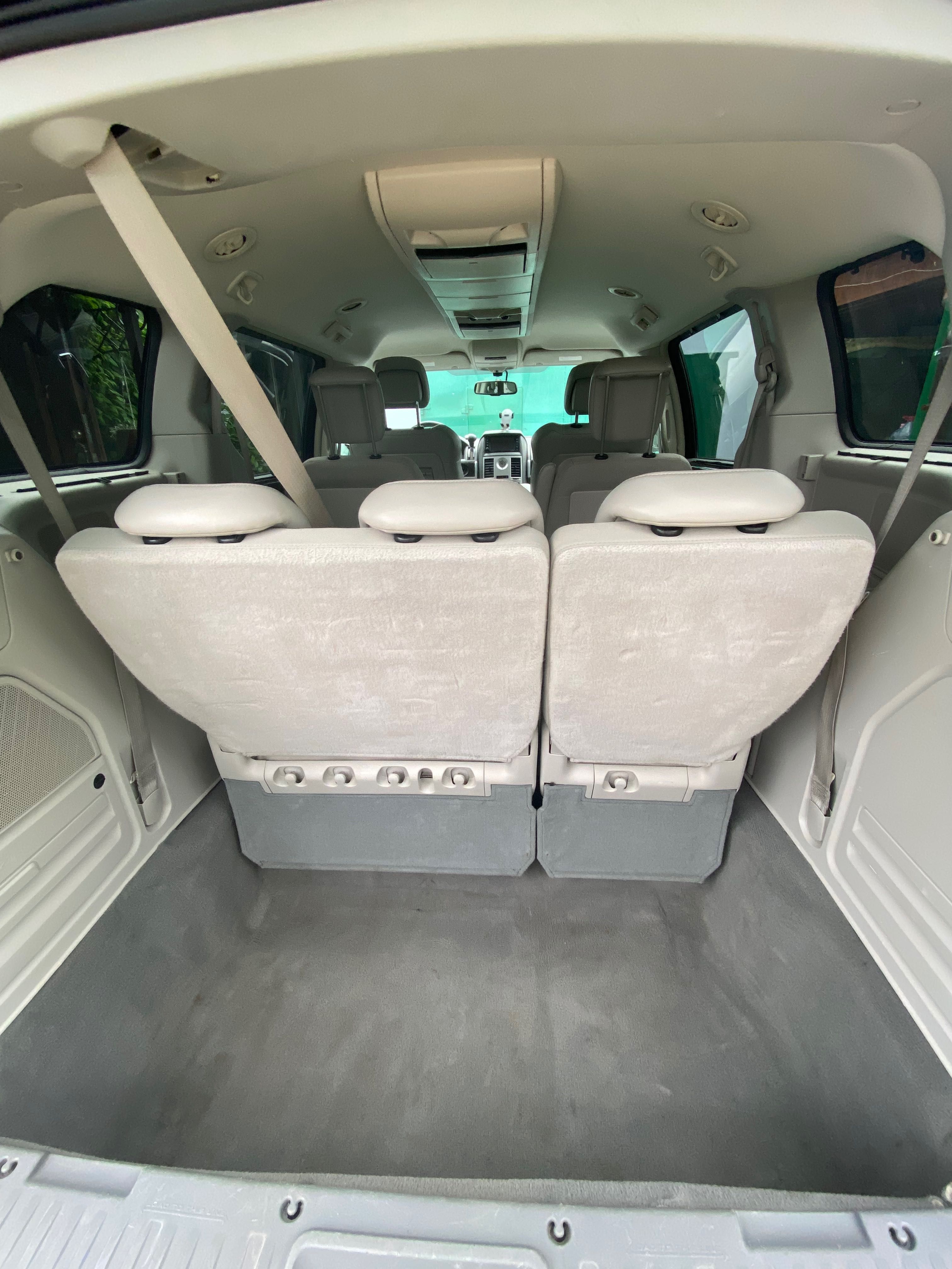 Легковая машина на 7 мест Chrysler voyager