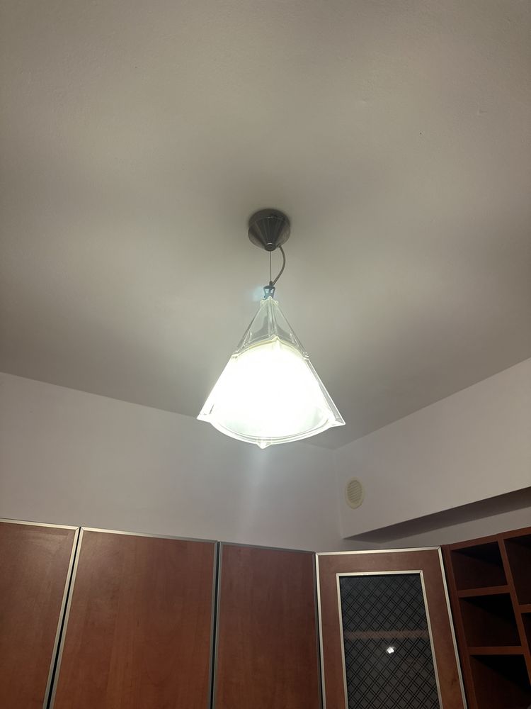 Lampa kuchenna wisząca na łancuchu sufitowa przezroczysta biała