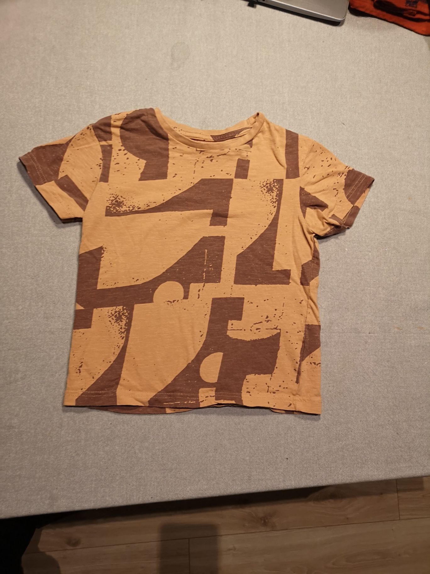 Łososiowa koszulka Reserved 122 cm jak nowa