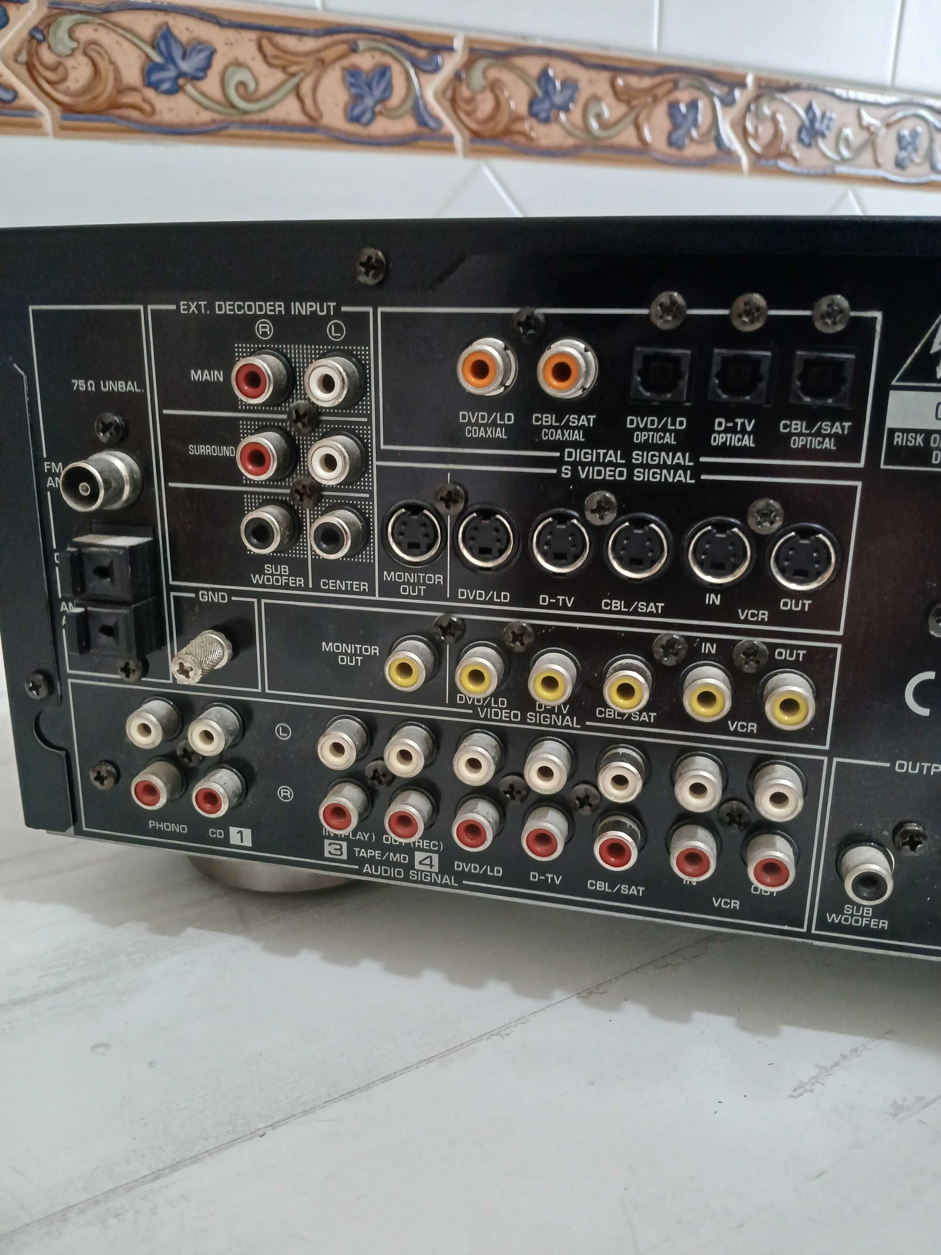 Amplificador YAMAHA RX-V596RDS 100W 5.1 Canais - AVARIADO PEÇAS