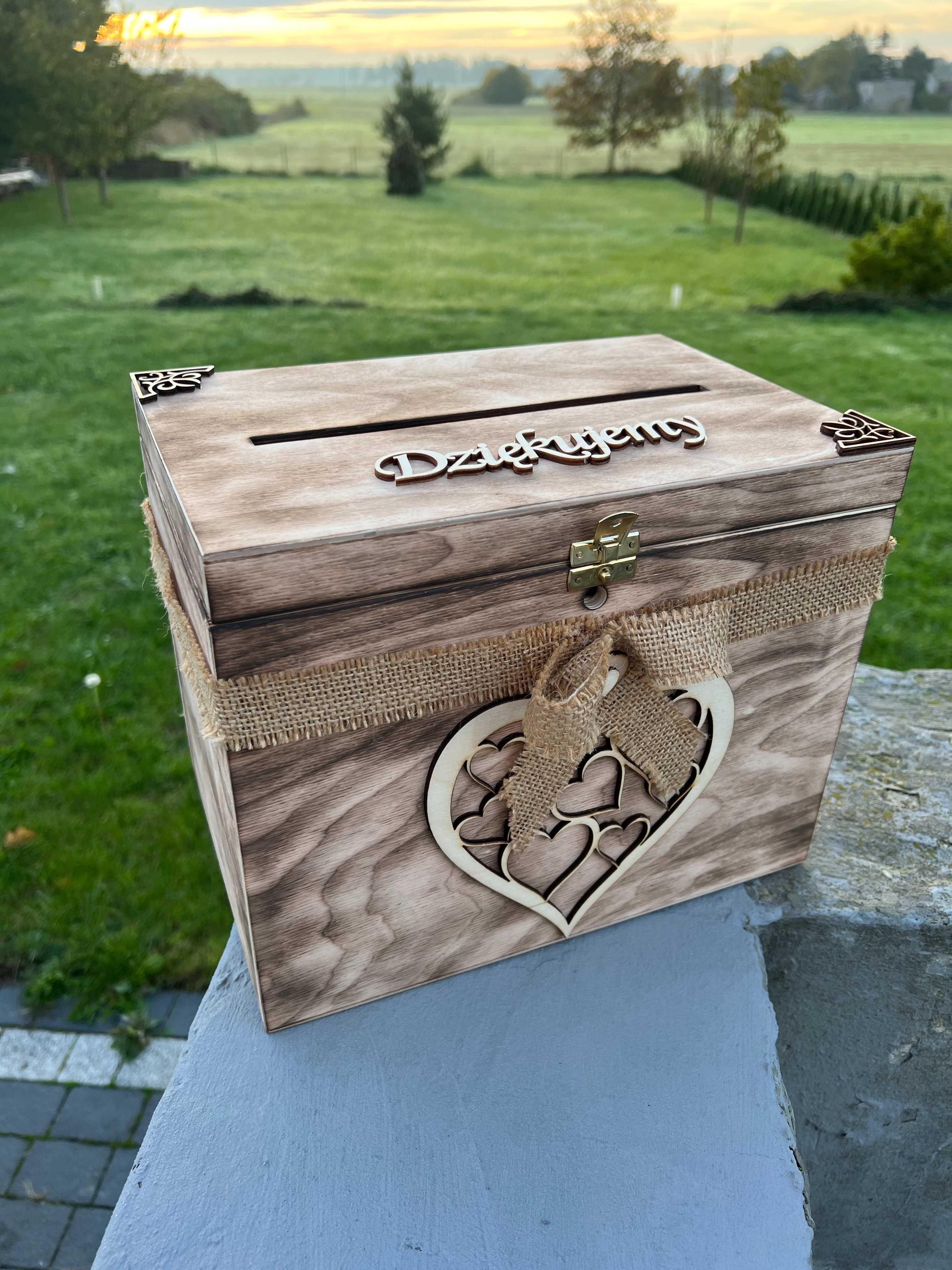 Drewniane pudełko na koperty ślubne zamykana na kluczyk