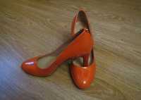 Женские туфли новые лакированные, морковный цвет