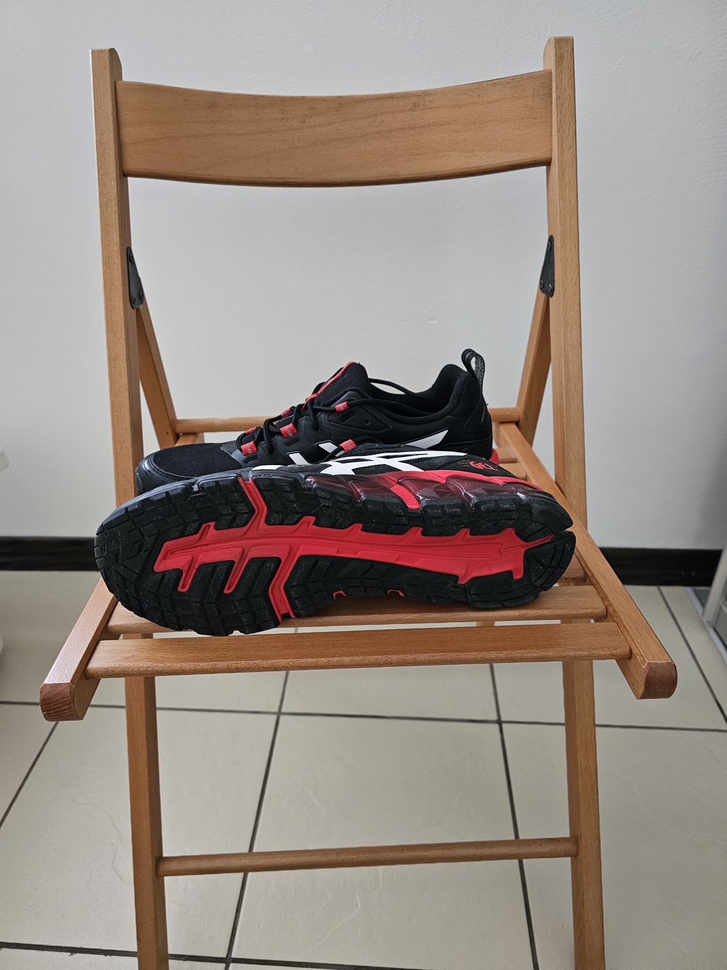 Нові Asics GEL-QUANTUM 180 46 poзмір та Reebok 42 

Довжина устілки 29