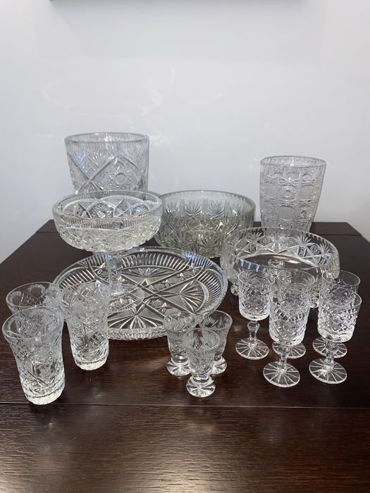 Kieliszki naczynia szklanki kryształowe