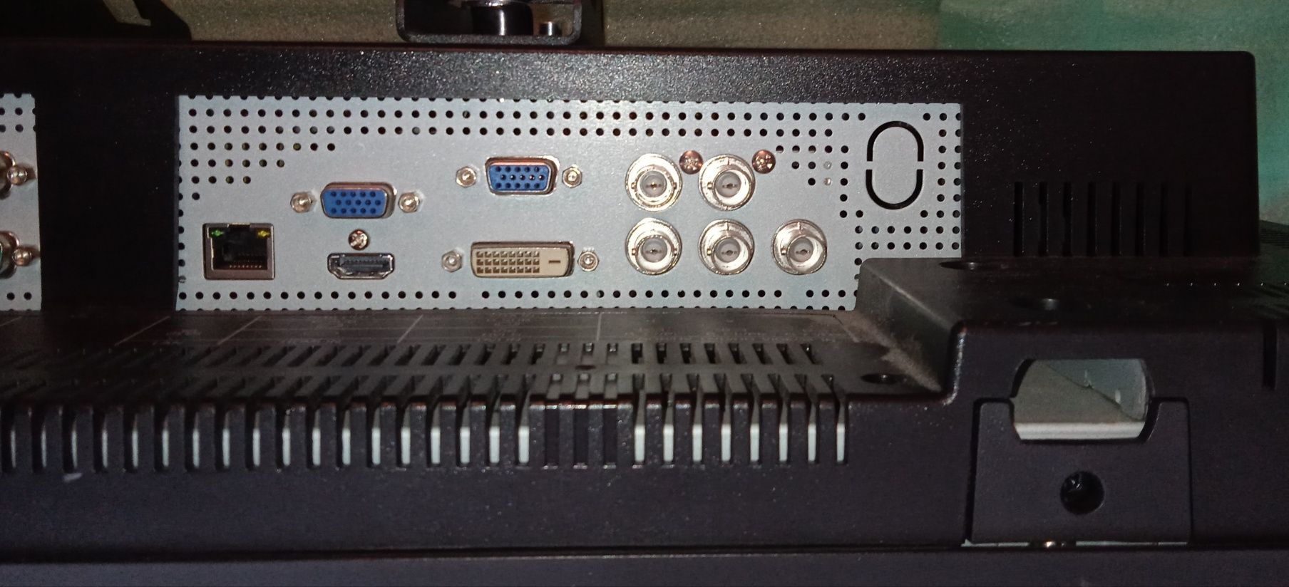 Sprzedam używany monitor NEC Multisync V321 32" S-PVA