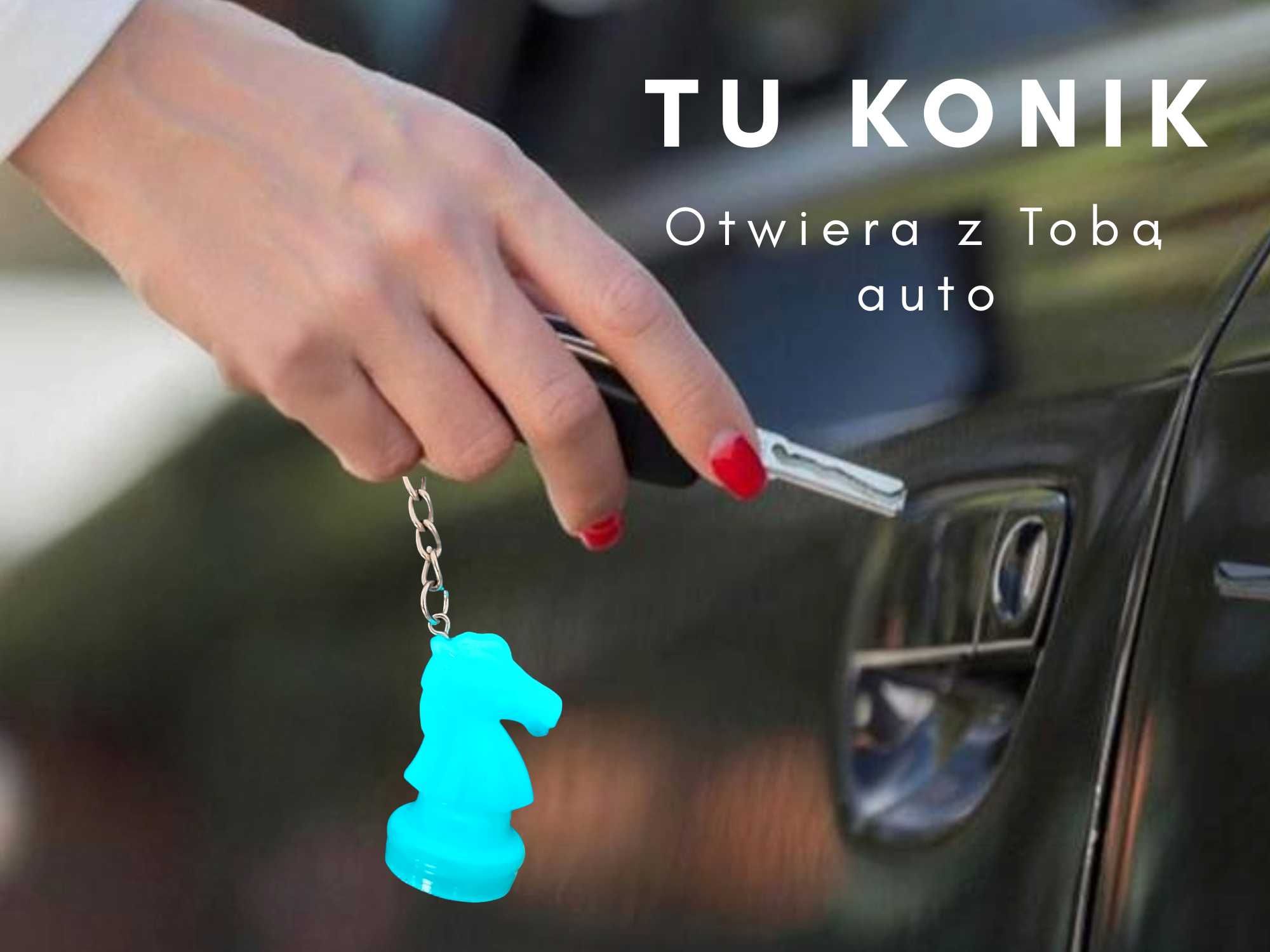 NA PREZENT Eko brelok konik szachy świecący w ciemności