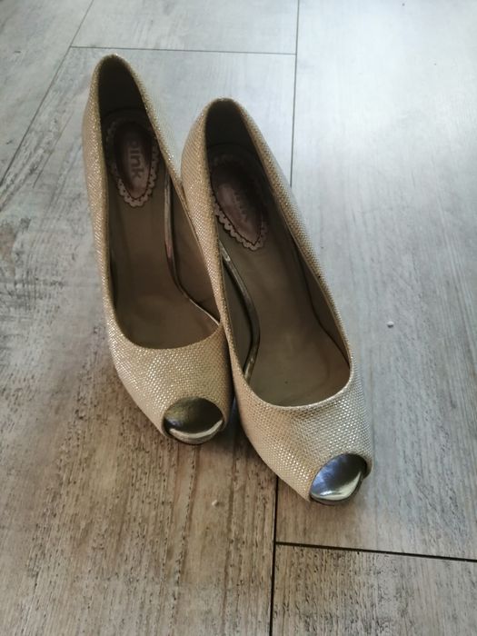 Sprzedam dwie pary butów srebrnych