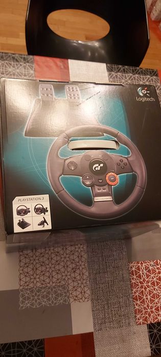 Volante + Pedais Driving Force GT da marca Logitech com caixa original