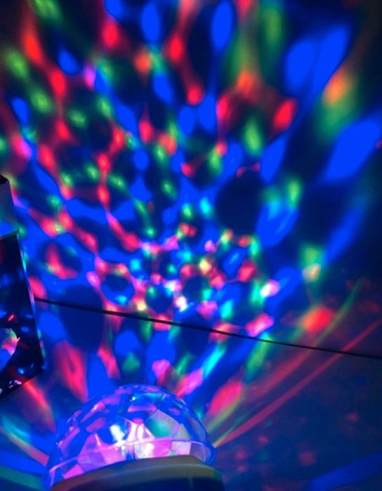 Żarówka disco kolorowa obrotowa kula projektor E27 LED 3w