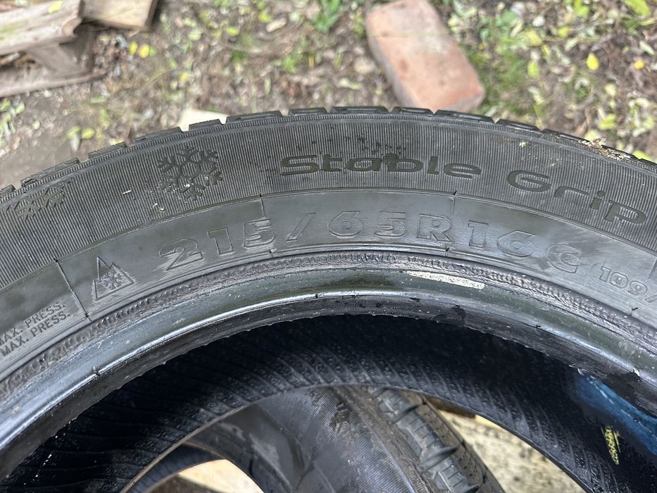 Шини зима 215/65/16с