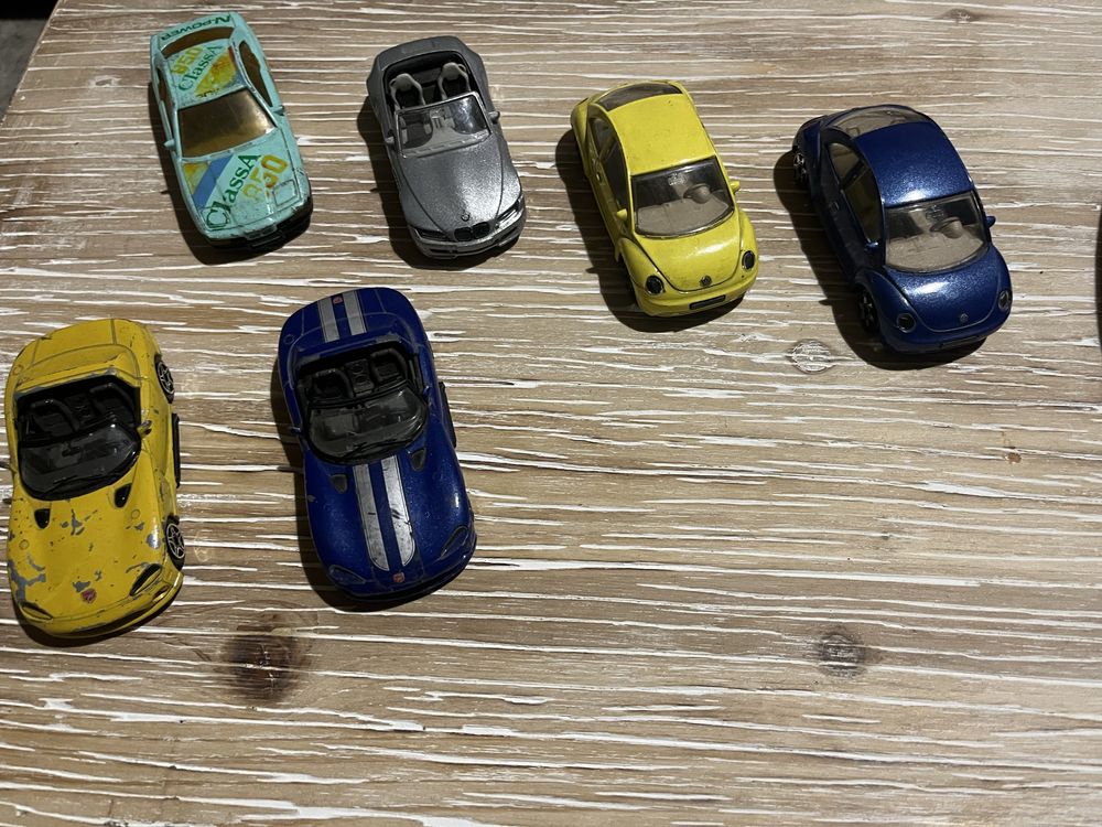 Carros e motos brinquedo em ferro