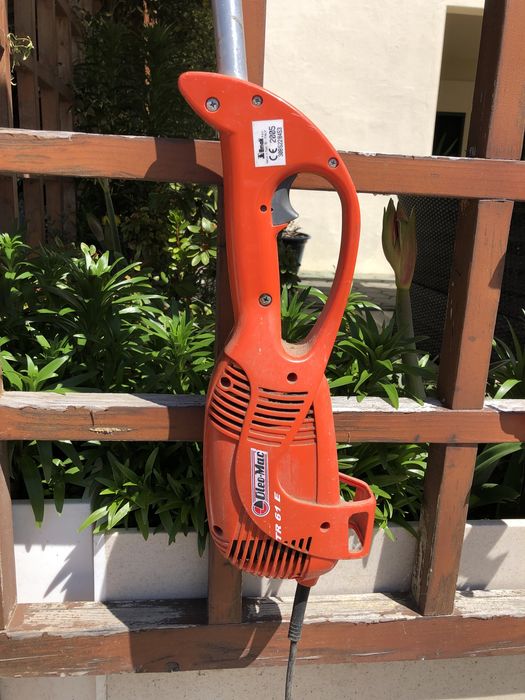 Vendo máquinas de aparar relva