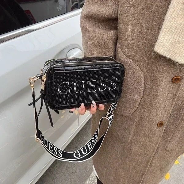 Torebka czarna Guess Guess