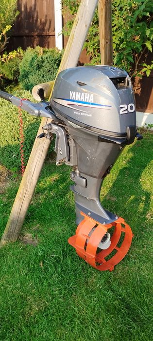 Yamaha F20 silnik zaburtowy Ponton ratiwniczy DSB 380