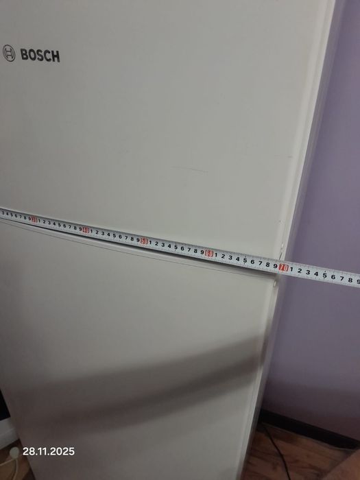 Холодильник відомой марки BOSСH.