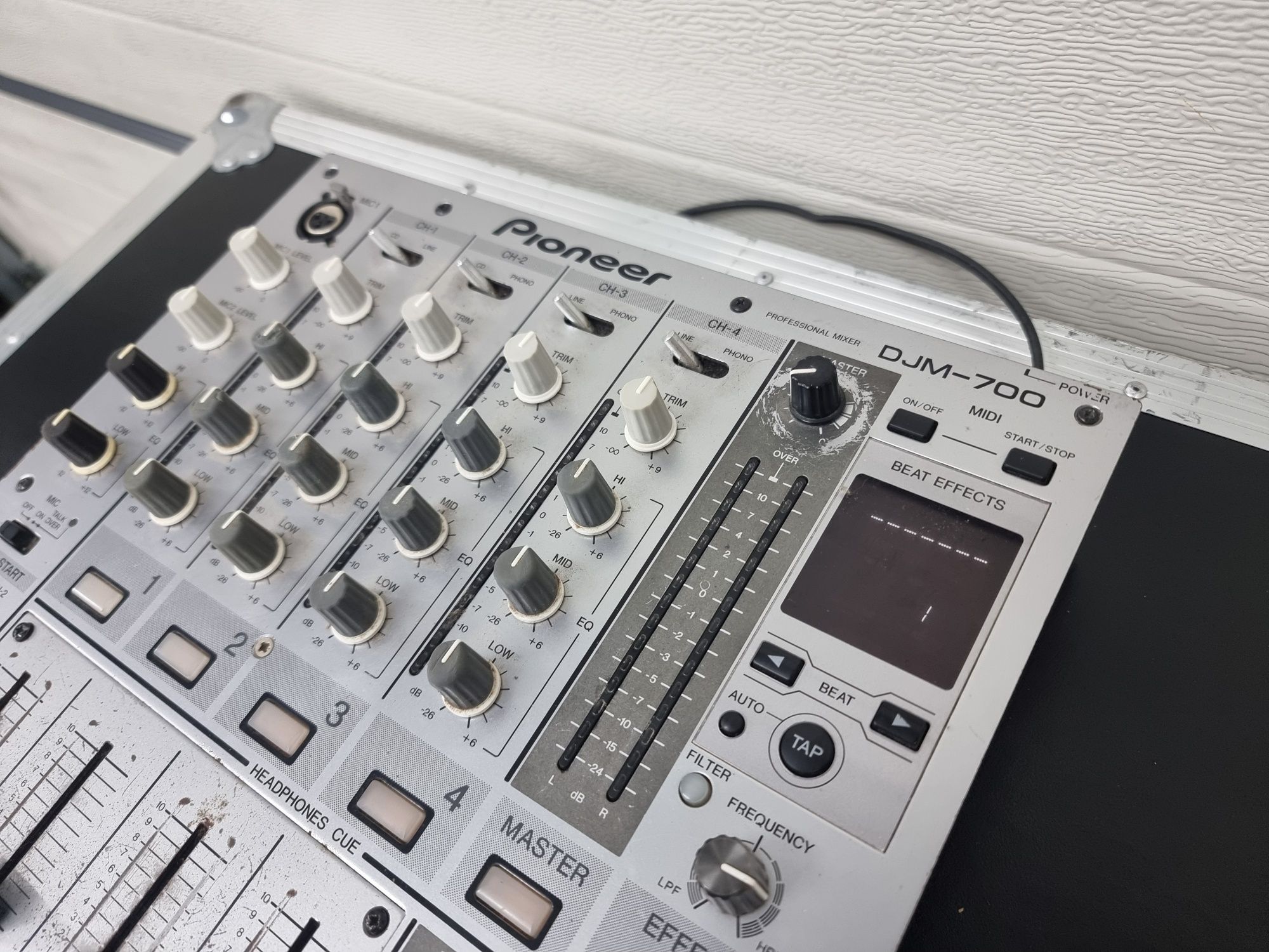 Pioneer DJM 700 uszkodzony zawiesza się okazja