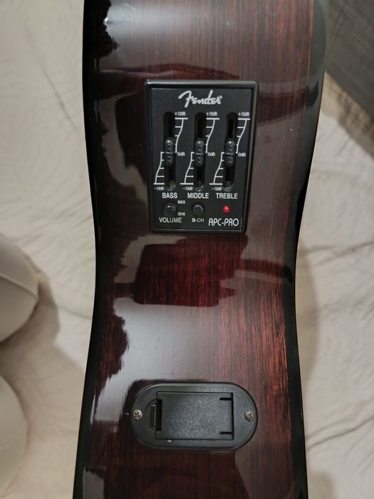Guitarra Clássica Fender com Cutaway + Estojo Rígido + Cabos
