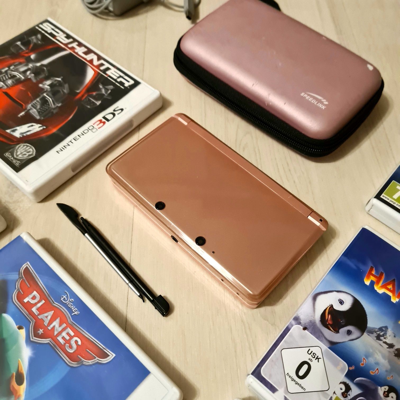 Konsola Nintendo 3DS + Zestaw gier + Oryginalna Ładowarka + Etui