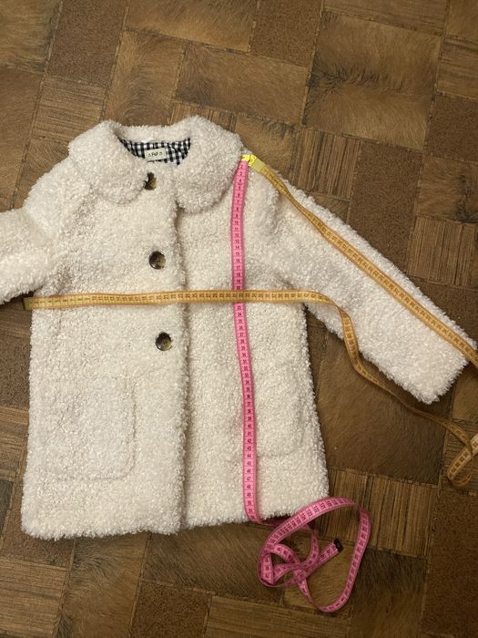 Шубка деми для девочки на 6-7 лет