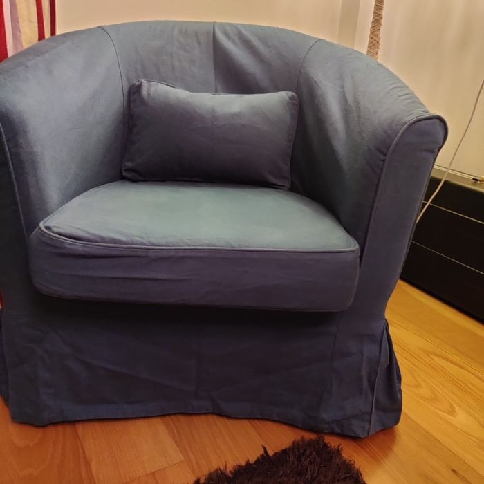 Poltrona IKEA TULLSTA
Poltrona, 
Largura da mesa: 48 cm

Altura da me
