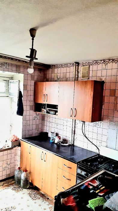 Продам срочно 1 комнатную под ремонт, ул.Рабочая, 10 мин от центра.