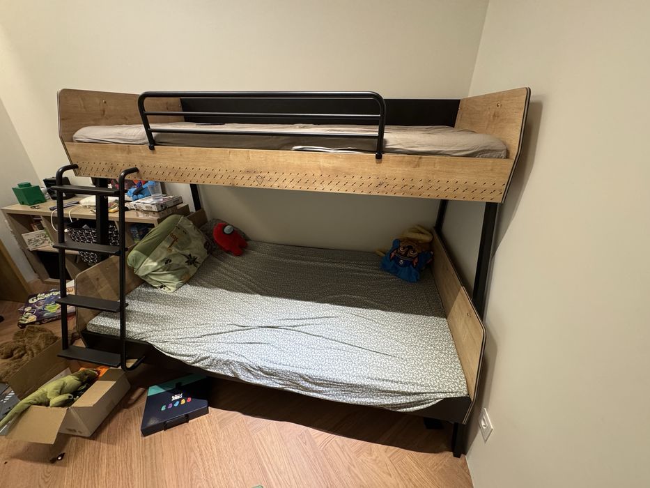 Łóżko piętrowe z serii BLACK. Cilek.