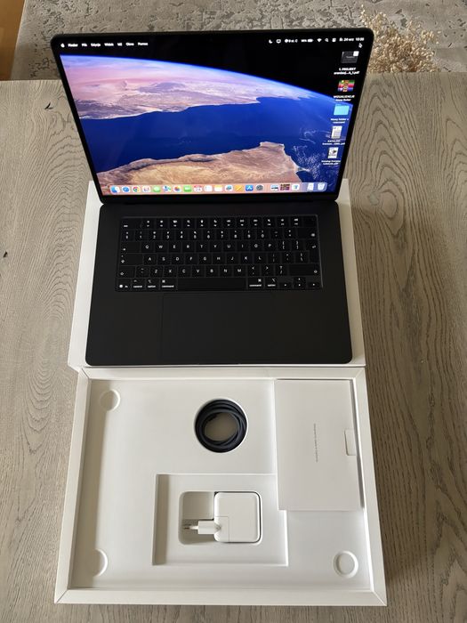 McBook Air 15.3” 2025 M4 16 GB RAM 256 SSD  Gwarancja