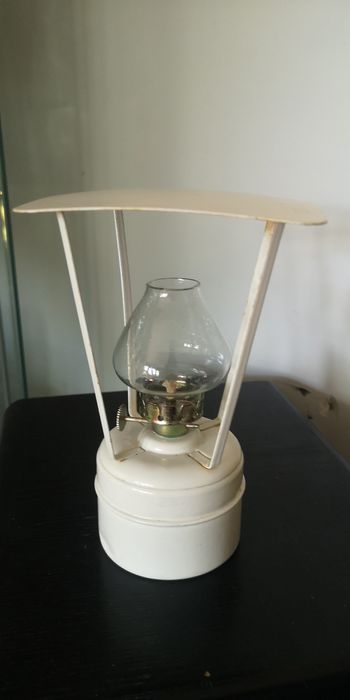 lampa naftowa bardzo oryginalna - biały stelaż wysokość 18 cm
