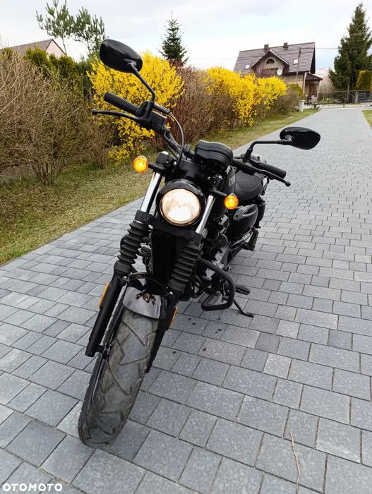 Hyosung GV 125s Bobber