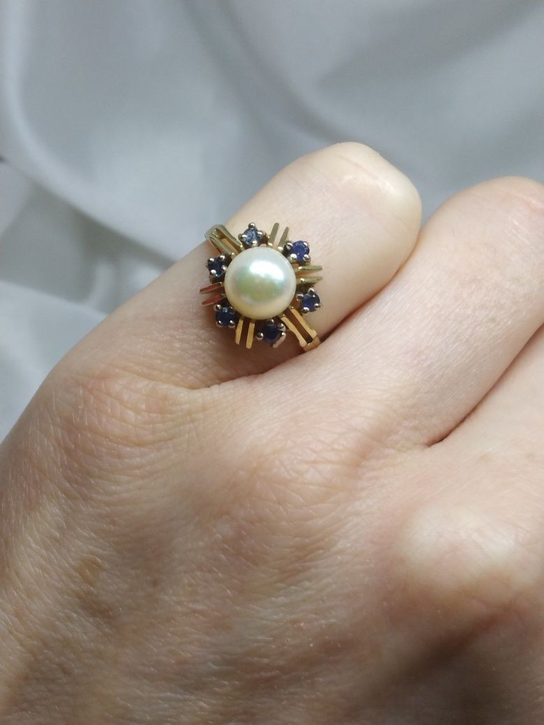 Złoty pierścionek z perłą i szafirami, złoto 585, R14